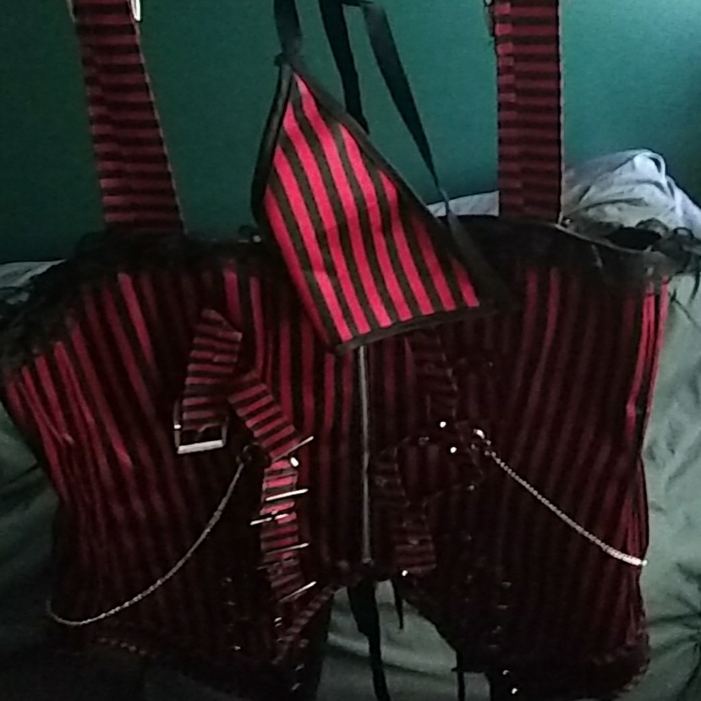 Clothes - Picture 5 of 8